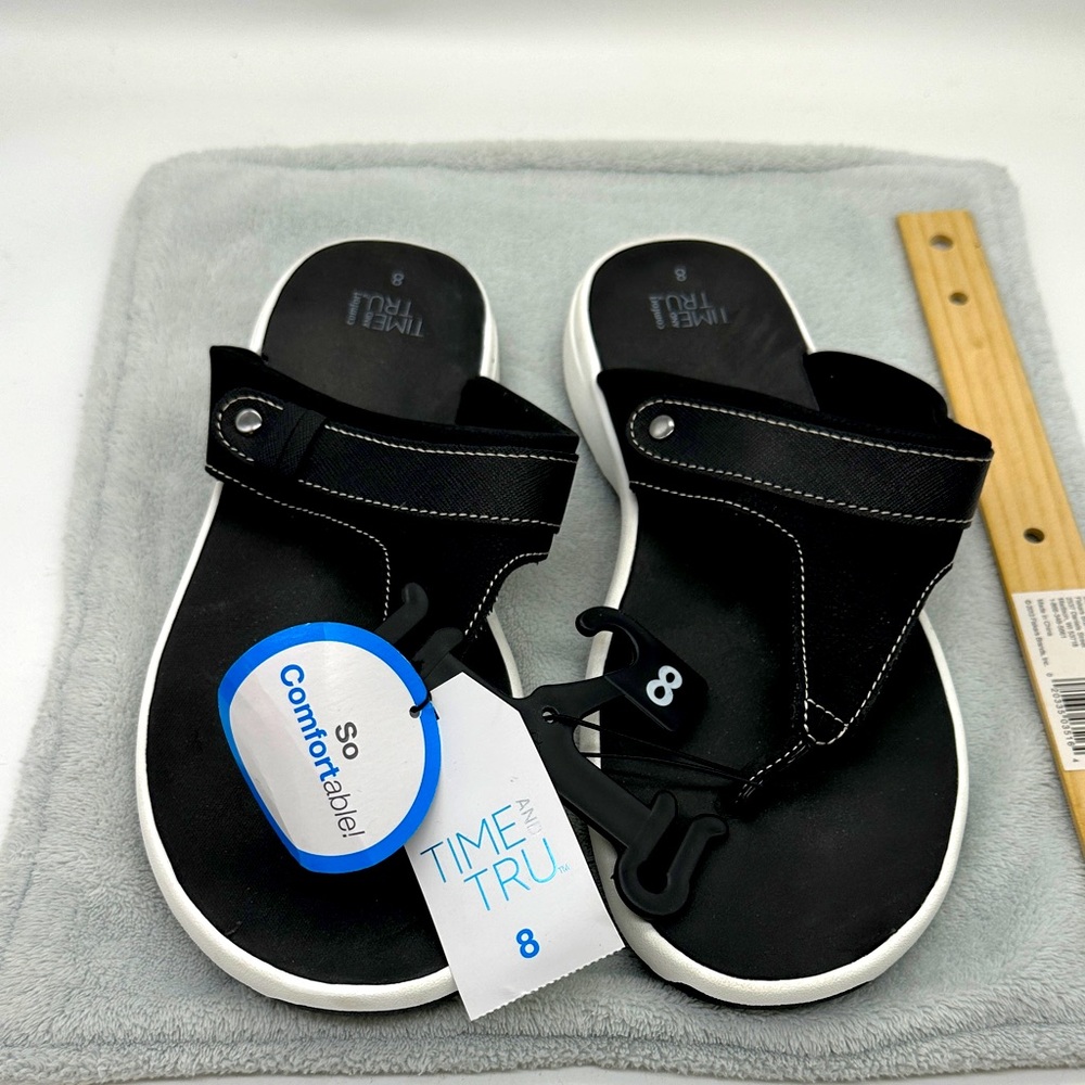 Time and Tru Women’s Flat Comfort Flip-Flop Size 8-Color Black
